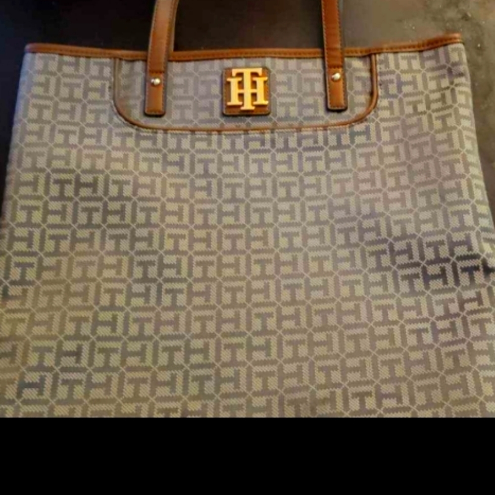 Tommy Hilfiger  shoulder  bag and wallet